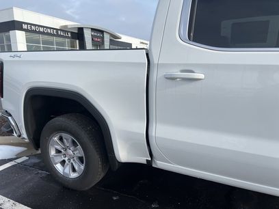 New 2026 GMC Sierra 1500 SLE w/ Preferred Package