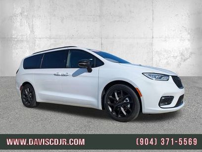 Certified 2025 Chrysler Pacifica Limited