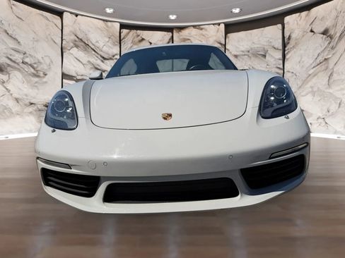 Used 2019 Porsche 718 Cayman image 2