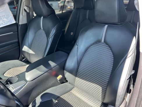 Used 2020 Toyota Camry SE w/ Carpet Mat Package image 16