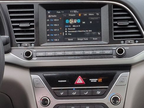 Used 2017 Hyundai Elantra SE image 17