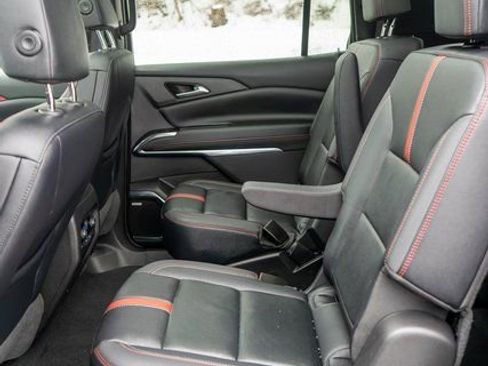 Used 2025 Chevrolet Traverse RS image 13