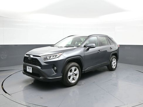 Used 2019 Toyota RAV4 XLE w/ Convenience Package AWD/4WD image 1