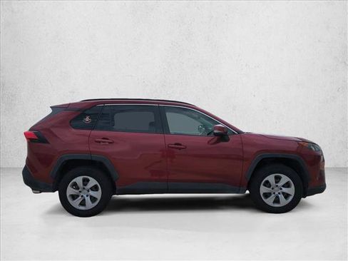 Used 2020 Toyota RAV4 LE AWD/4WD image 4