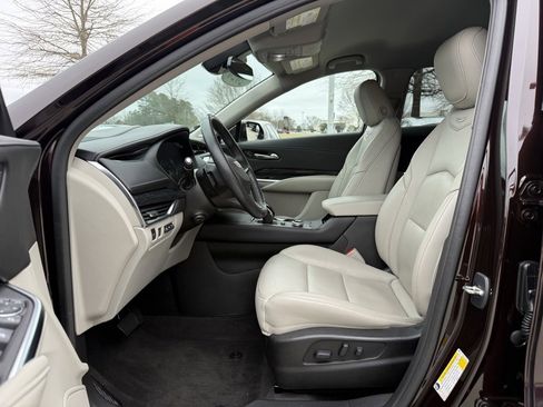 Used 2020 Cadillac XT4 Premium Luxury w/ Technology Package image 22