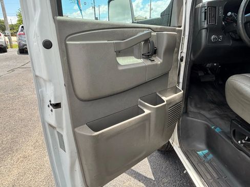 Used 2019 Chevrolet Express 3500 Extended w/ Power Convenience Package RWD image 8
