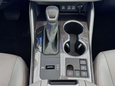 Used 2024 Toyota Highlander Limited image 42