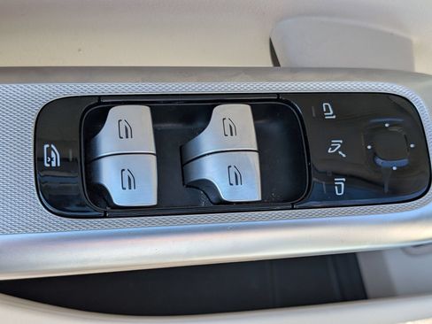 Used 2023 Mercedes-Benz GLC 300 4MATIC w/ Exclusive Trim Package image 14