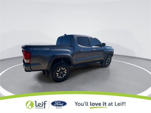 Used 2017 Toyota Tacoma TRD Off-Road image 11