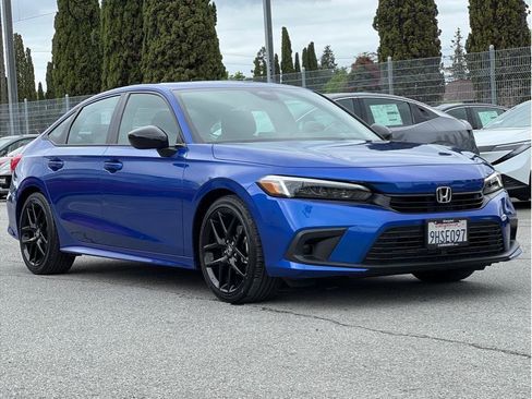Used 2023 Honda Civic Sport image 3