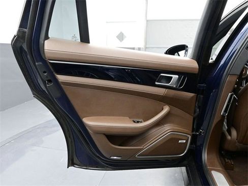 Used 2018 Porsche Panamera 4S image 12