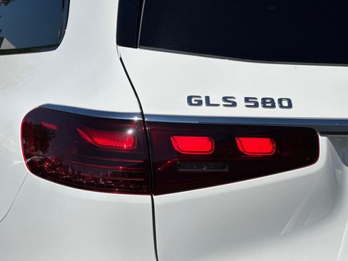 New 2026 Mercedes-Benz GLS 580 4MATIC image 7