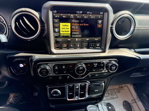 Used 2020 Jeep Gladiator Overland AWD/4WD image 37