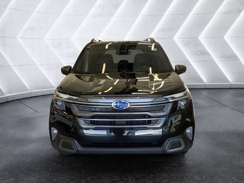 Used 2025 Subaru Forester Limited image 2