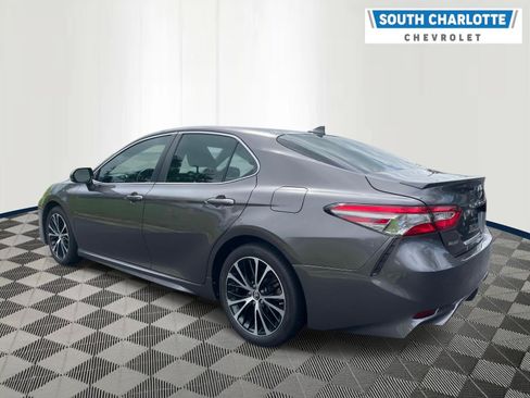 Used 2019 Toyota Camry SE FWD image 6
