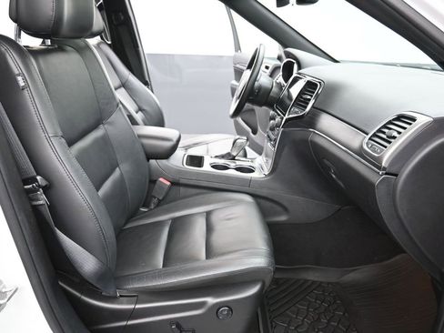 Used 2020 Jeep Grand Cherokee Limited image 16