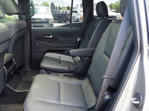 Used 2025 Lexus GX 550 w/ Accessory Package (31) AWD/4WD image 16