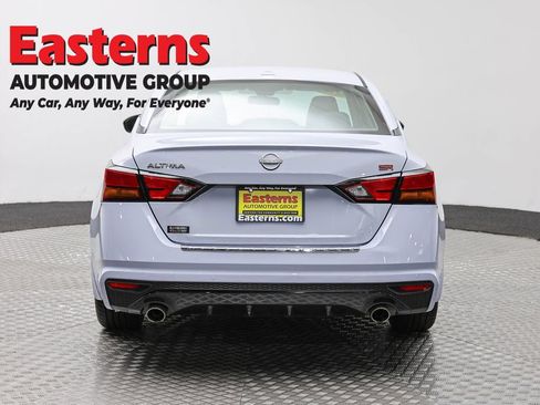 Used 2023 Nissan Altima 2.5 SR w/ SR Premium Package FWD image 6
