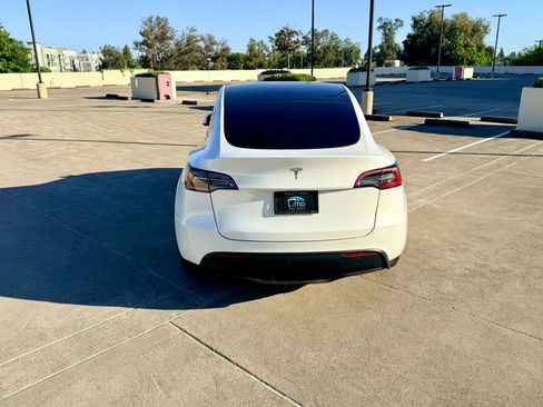 Used 2023 Tesla Model Y Long Range AWD/4WD image 7