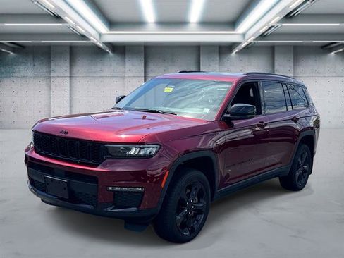 Used 2025 Jeep Grand Cherokee L Limited w/ Black Appearance Package AWD/4WD image 24