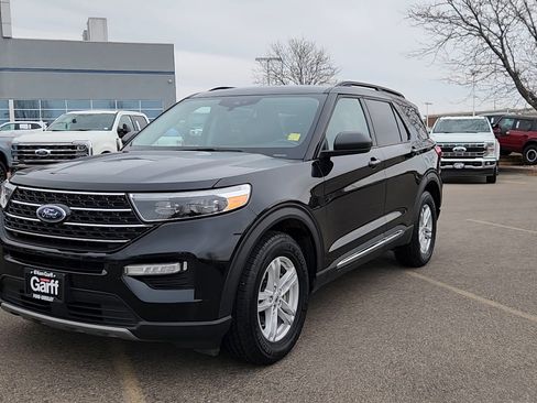 Used 2024 Ford Explorer XLT w/ Equipment Group 202A image 2