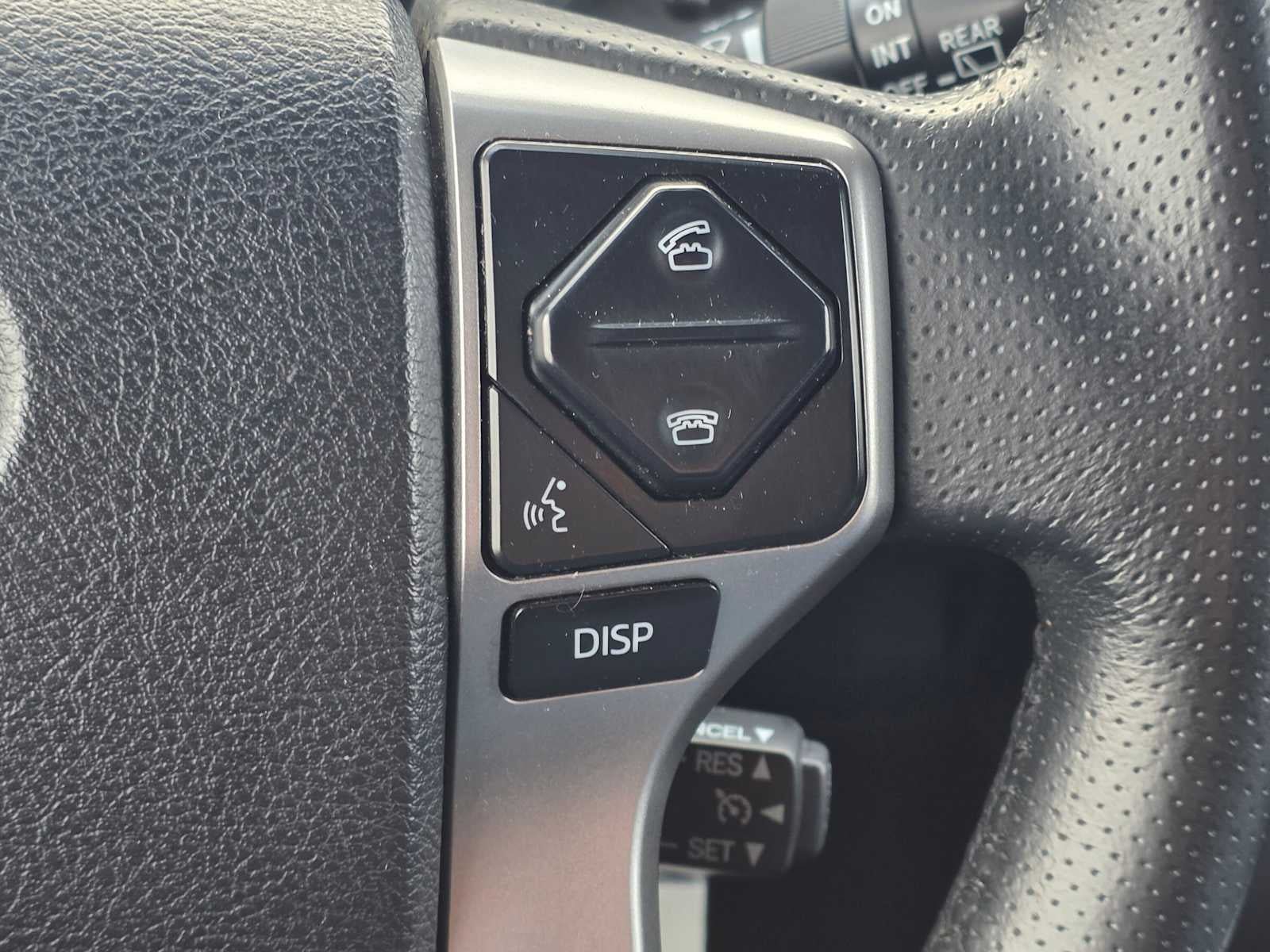 Used 2018 Toyota 4Runner SR5 AWD/4WD image 28