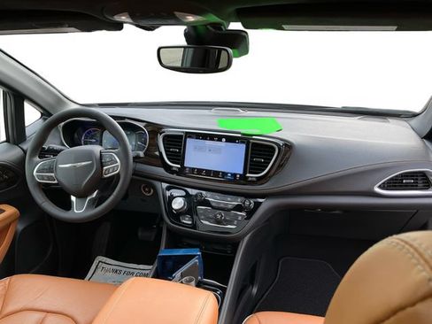Used 2023 Chrysler Pacifica Pinnacle FWD image 33