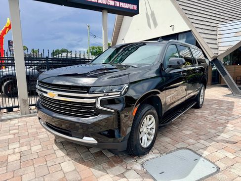 Used 2023 Chevrolet Suburban LT RWD image 4