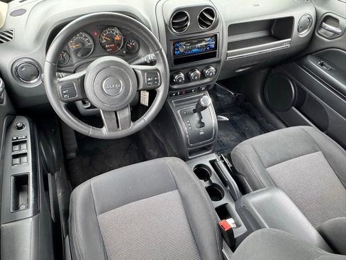 Used 2015 Jeep Patriot Latitude AWD/4WD image 7