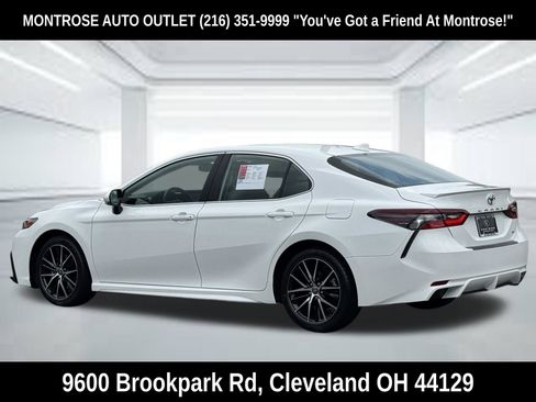 Used 2022 Toyota Camry SE w/ Convenience Package FWD image 6