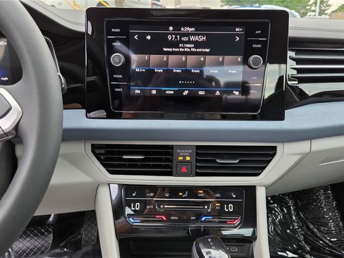 New 2026 Volkswagen Jetta SE FWD image 21