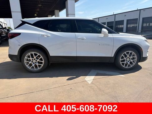 Used 2023 Chevrolet Blazer LT FWD image 2
