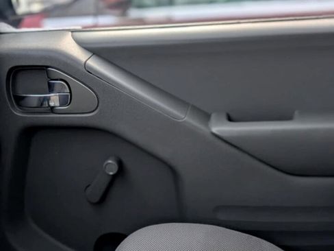 Used 2016 Nissan Frontier S image 12