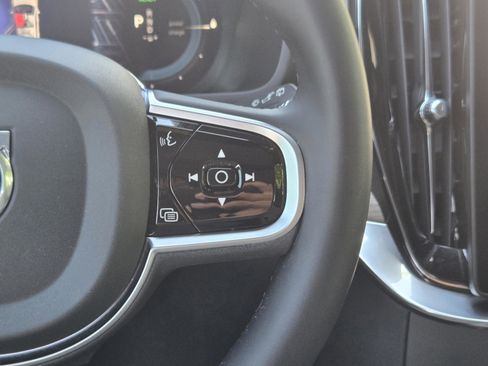 Certified 2025 Volvo XC90 T8 Plus w/ Protection Package Premier image 30