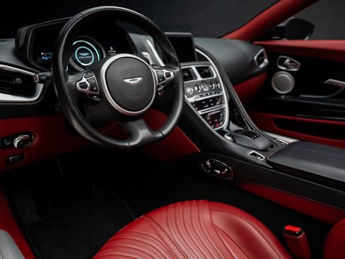 Used 2019 Aston Martin DB11 Volante RWD image 2