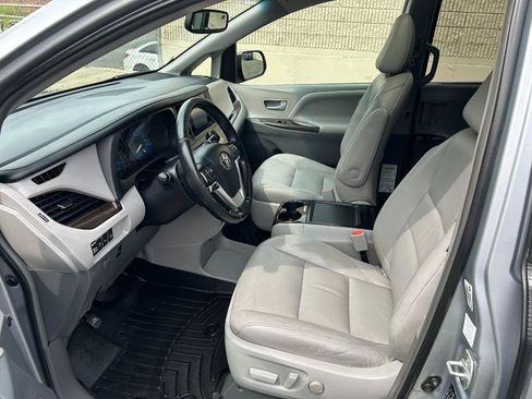 Used 2015 Toyota Sienna XLE w/ XLE Navigation Package AWD/4WD image 13