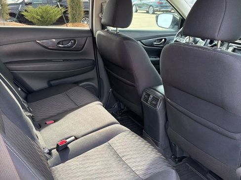 Used 2018 Nissan Rogue SV image 42