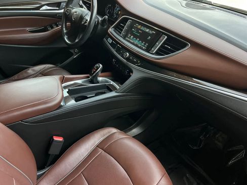 Used 2018 Buick Enclave Avenir w/ Avenir Technology Package AWD/4WD image 19