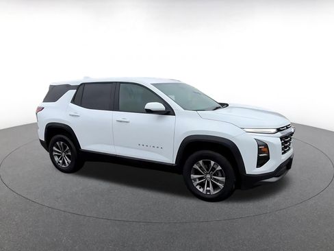 Used 2025 Chevrolet Equinox LT image 2