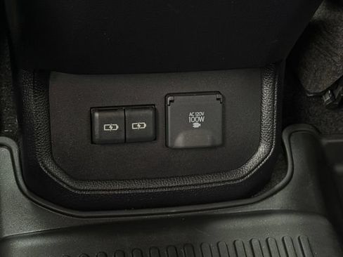 Used 2023 Toyota Highlander Limited AWD/4WD image 29