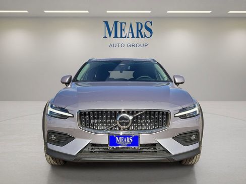 New 2026 Volvo V60 B5 Cross Country Plus w/ Protection Package Premier image 8