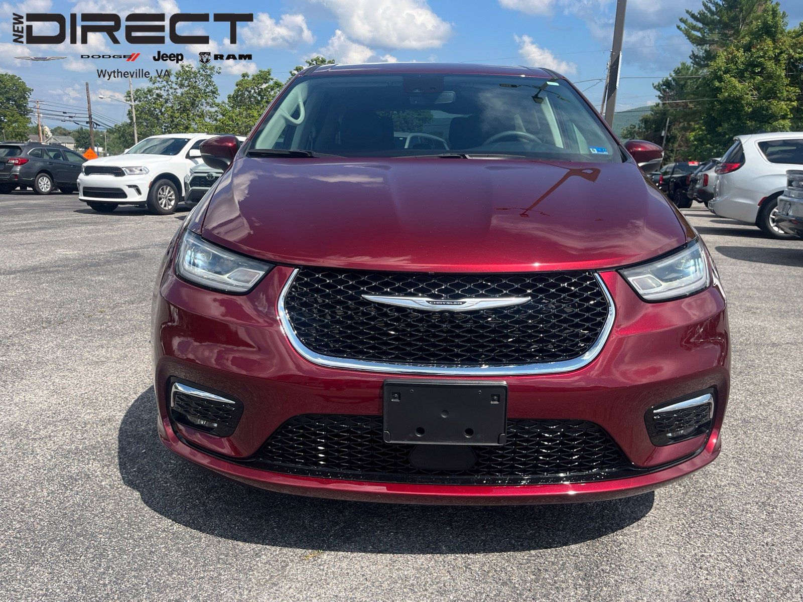 Used 2023 Chrysler Pacifica Touring-L w/ Uconnect Theater Family Group AWD/4WD image 11