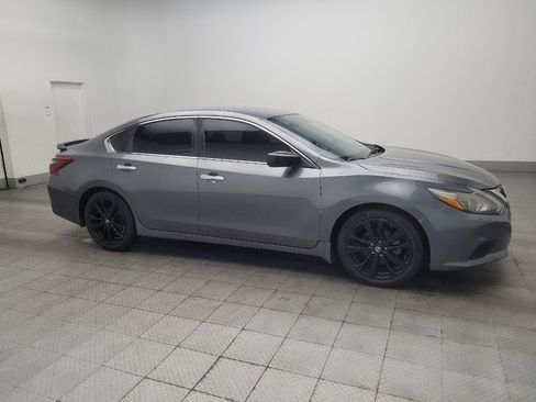 Used 2017 Nissan Altima 2.5 SR w/ Midnight Edition Package FWD image 11