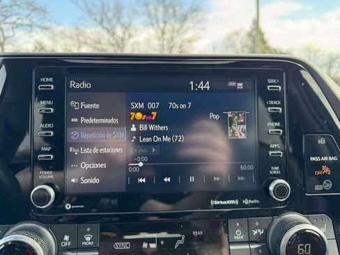 Used 2021 Toyota Highlander XLE image 27