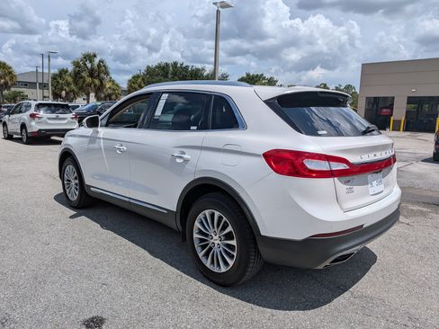Used 2017 Lincoln MKX Select w/ Select Plus Package AWD/4WD image 6