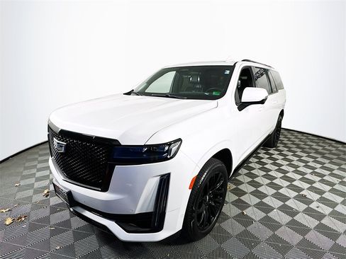 Used 2022 Cadillac Escalade ESV Sport Platinum w/ LPO, ONYX Package image 3