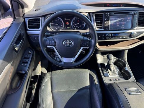 Used 2017 Toyota Highlander Limited image 18