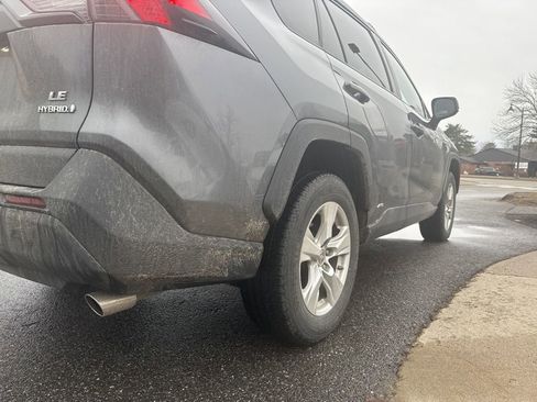 Used 2021 Toyota RAV4 LE w/ Carpet Mat Package (TMS) AWD/4WD image 9