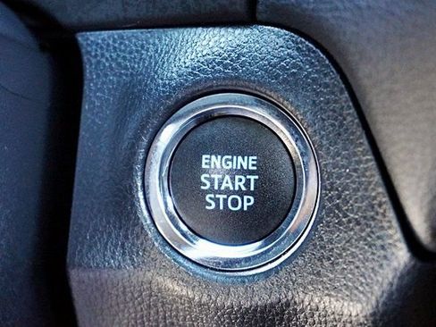 Used 2022 Toyota RAV4 XLE w/ Convenience Package FWD image 30
