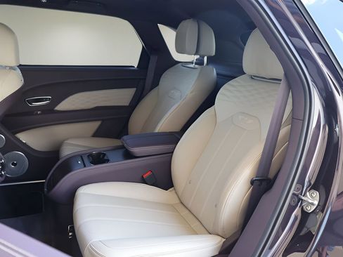 Used 2023 Bentley Bentayga Extended Wheelbase AWD/4WD image 15